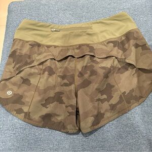 LULULEMON short size 8 camouflage